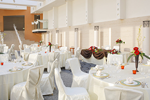 会場「メルパルクホール」